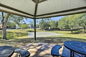 Bright Goodyear Home: Community Pool, Hot Tub