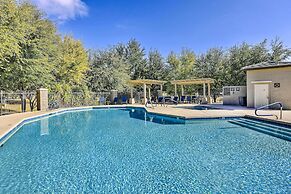 Bright Goodyear Home: Community Pool, Hot Tub