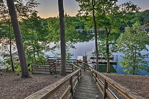 Dock, Hot Tub & Kayaks: Luxe Hot Springs Lakehouse