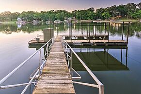 Dock, Hot Tub & Kayaks: Luxe Hot Springs Lakehouse