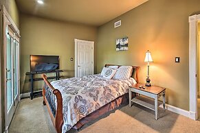 Dock, Hot Tub & Kayaks: Luxe Hot Springs Lakehouse