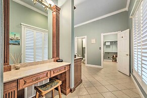 Dock, Hot Tub & Kayaks: Luxe Hot Springs Lakehouse