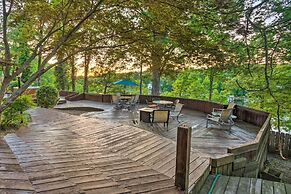 Dock, Hot Tub & Kayaks: Luxe Hot Springs Lakehouse