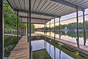 Dock, Hot Tub & Kayaks: Luxe Hot Springs Lakehouse
