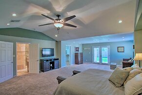 Pet-friendly Glendale Home w/ Pool & Putting Green