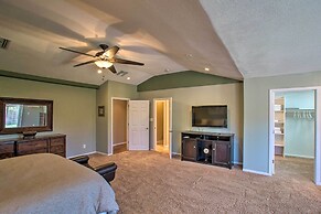 Pet-friendly Glendale Home w/ Pool & Putting Green