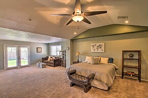 Pet-friendly Glendale Home w/ Pool & Putting Green