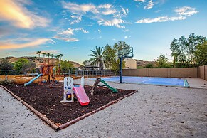 Pet-friendly Glendale Home w/ Pool & Putting Green