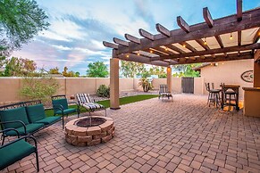 Pet-friendly Glendale Home w/ Pool & Putting Green