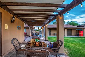 Pet-friendly Glendale Home w/ Pool & Putting Green