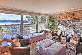 Stunning Kent Lake House w/ Private Dock!