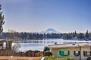 Stunning Kent Lake House w/ Private Dock!