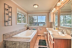 Stunning Kent Lake House w/ Private Dock!