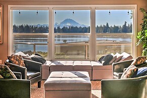 Stunning Kent Lake House w/ Private Dock!