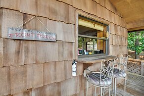 Pet-friendly Cabin w/ Dock on Lake Martin!