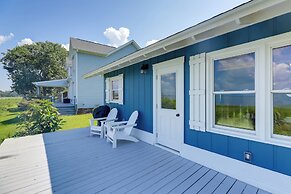 Waterfront Vacation Rental Home on Newport River!