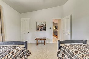 Charming Ruidoso House w/ Deck & Mountain Views!