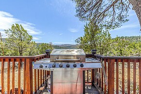 Charming Ruidoso House w/ Deck & Mountain Views!