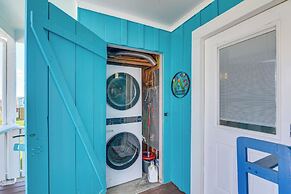 Walk to Shore: Freeport Beach House w/ Grill!