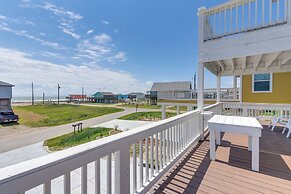 Walk to Shore: Freeport Beach House w/ Grill!