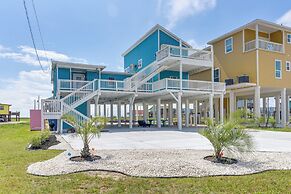 Walk to Shore: Freeport Beach House w/ Grill!