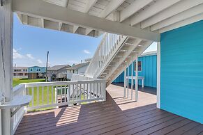 Walk to Shore: Freeport Beach House w/ Grill!