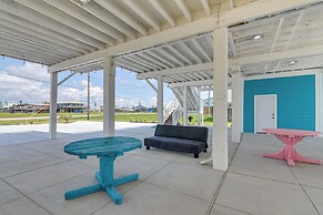 Walk to Shore: Freeport Beach House w/ Grill!