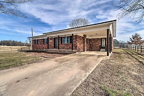 Greers Ferry Home on 40 Acres 1/4 Mi to Lake!