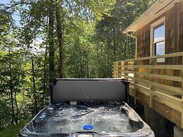 Deep Creek Overlook 3 Bedroom Cabin by Redawning