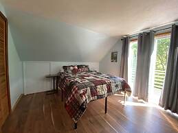 Deep Creek Overlook 3 Bedroom Cabin by Redawning