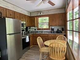 Deep Creek Overlook 3 Bedroom Cabin by Redawning