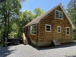 Deep Creek Overlook 3 Bedroom Cabin by Redawning