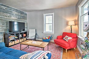 Aurora Outdoorsy Getaway w/ Deck & Grill!