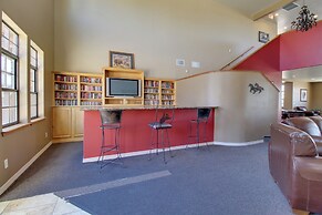 Overgaard Condo w/ Balcony, Near Hiking & Golfing