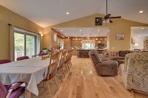 Family-friendly Retreat w/ Deck in Cassville!