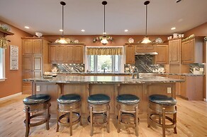 Family-friendly Retreat w/ Deck in Cassville!