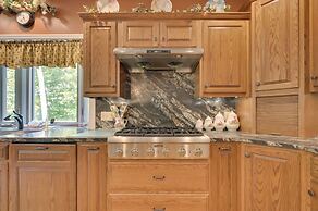 Family-friendly Retreat w/ Deck in Cassville!