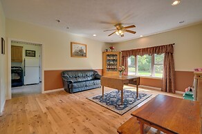 Family-friendly Retreat w/ Deck in Cassville!