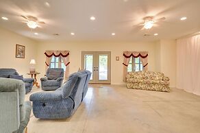 Family-friendly Retreat w/ Deck in Cassville!