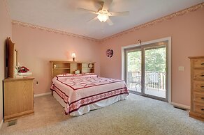 Family-friendly Retreat w/ Deck in Cassville!