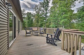 Family-friendly Retreat w/ Deck in Cassville!