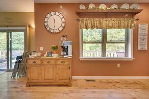 Family-friendly Retreat w/ Deck in Cassville!