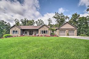 Family-friendly Retreat w/ Deck in Cassville!