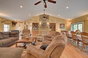 Family-friendly Retreat w/ Deck in Cassville!