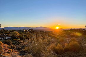 Pool, Spa & Putting Green: Fountain Hills Home!