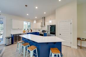 Lovely Clinton Home w/ Hot Tub on 10 Acres!