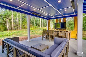 Lovely Clinton Home w/ Hot Tub on 10 Acres!