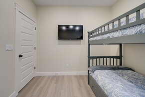 Lovely Clinton Home w/ Hot Tub on 10 Acres!