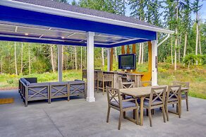 Lovely Clinton Home w/ Hot Tub on 10 Acres!