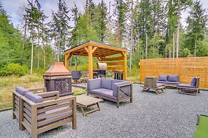 Lovely Clinton Home w/ Hot Tub on 10 Acres!